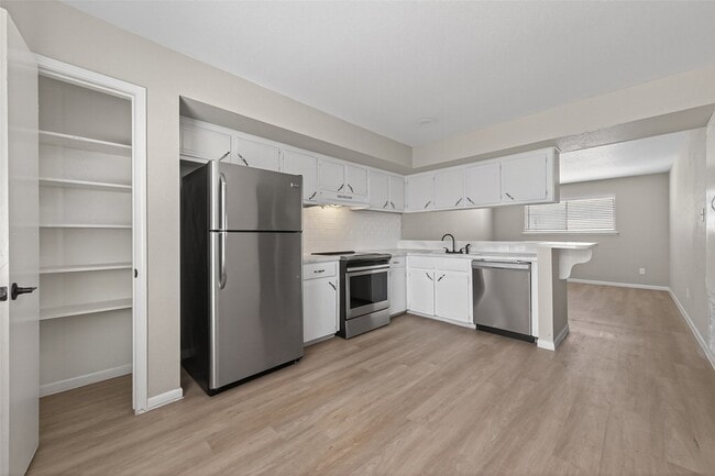 Photo - 427 Hollyvale Dr Unidad 12