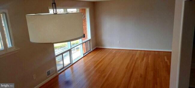 Photo - 9820 Inglemere Dr