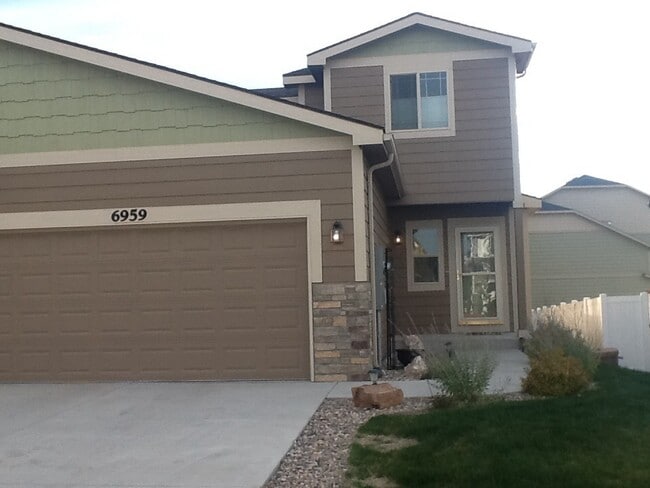 Photo - 3 BEDROOM, 2.5 BATHROOM SADDLE RIDGE TWINHOME