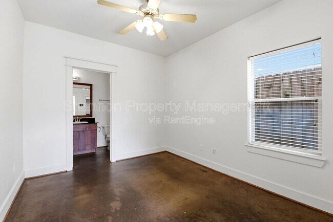 Photo - 1512 Crockett St Unidad A