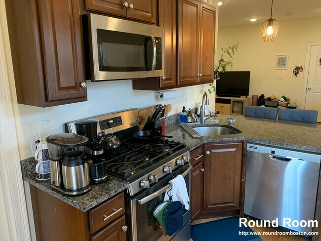 Building Photo - 549 Washington St Unit 6