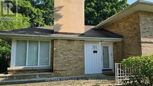 Photo - 11 Northolt Ct