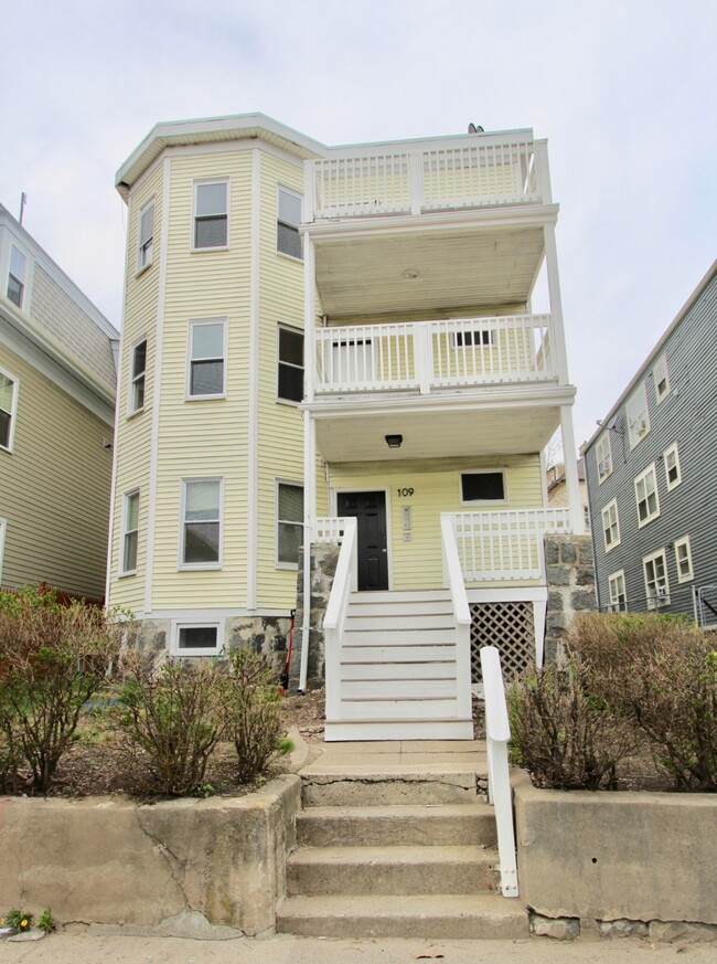 Photo - 109 Pleasant St Apartments Unit 4