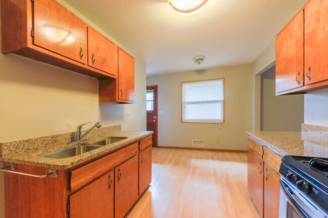 Photo - 1943-1945 Buchanan St NE Unit 1945 Buchanan