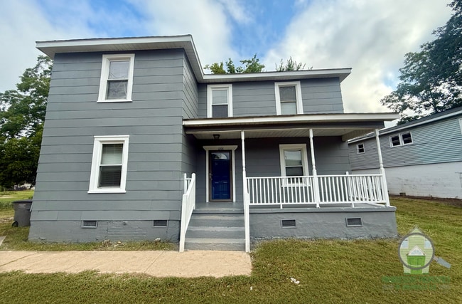 Building Photo - 1206 W Bramlett Rd Rental