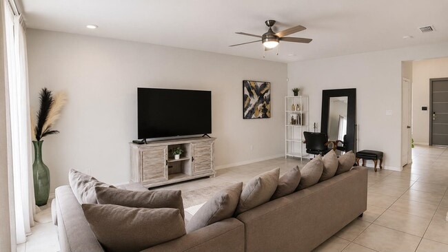 Photo - 711 Solaz Dr