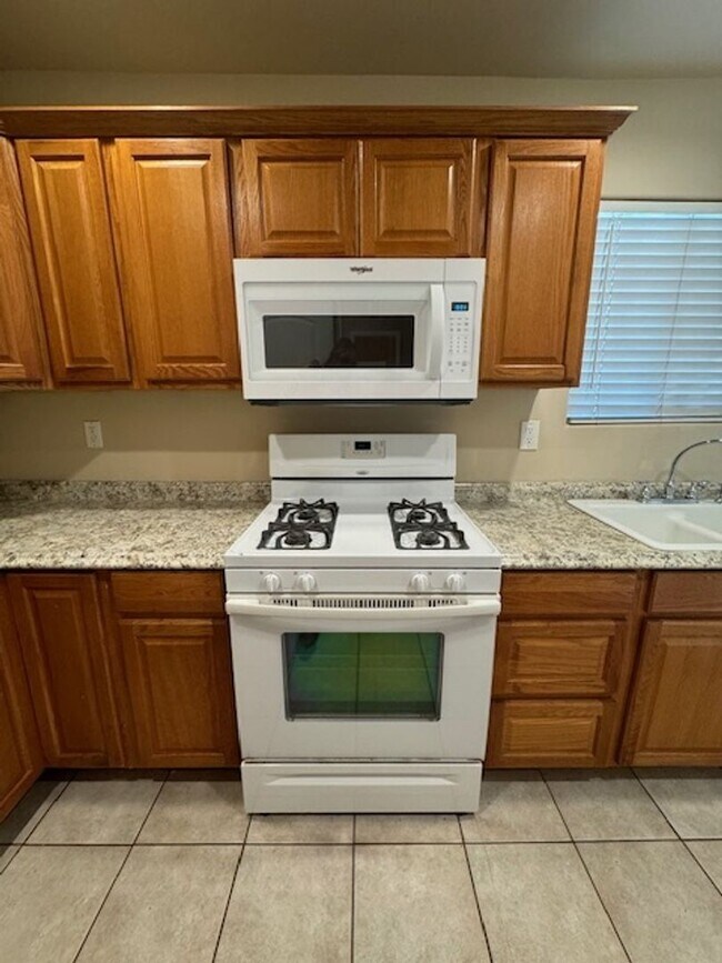 1153 W 37th Pl Unit 3/4