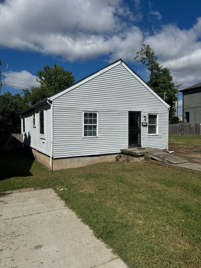 Photo - 1728 Knowles St