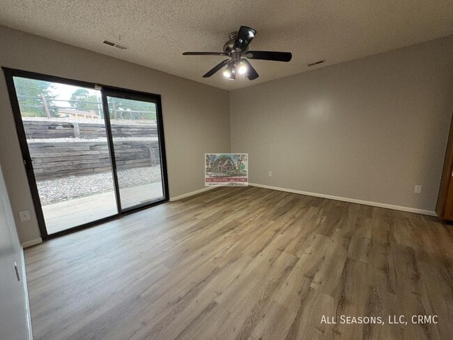 6987 Gayle Lyn Ln