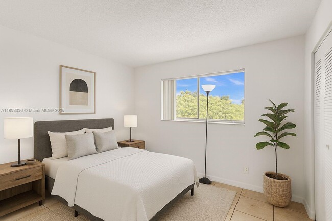 Photo - 8720 N Sherman Cir Unit 506