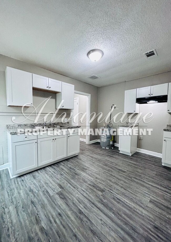 Photo - 847 Ayers St