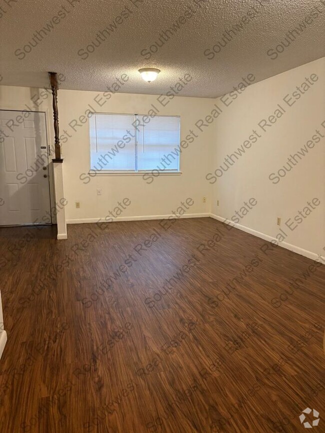 Building Photo - Cozy 2 bedroom 1 bath apartment