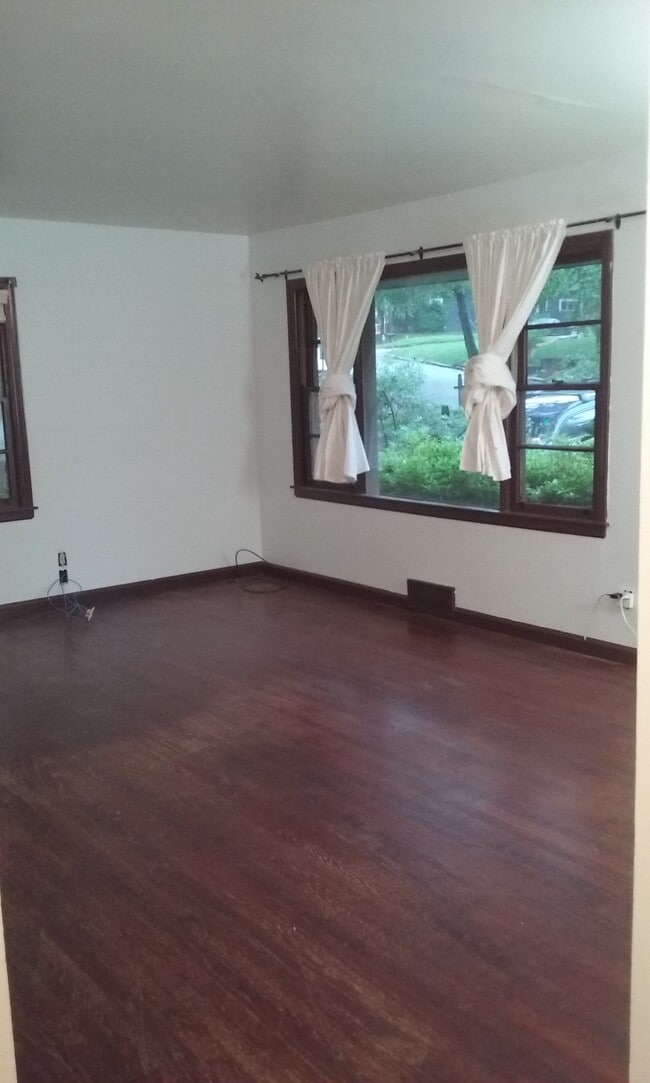 Espacio diáfano entre salón, comedor y cocina. - 174 Ridgeland Ave