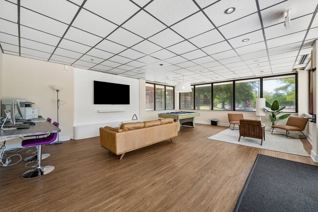 Community Lounge With Printer - Yugo Greenville Campus Towers