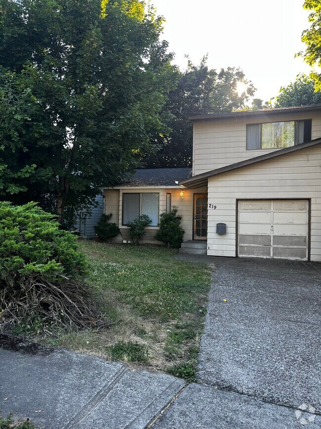 Building Photo - 217-217 SW Edgefield Pl Rental