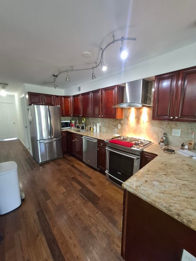 Building Photo - 103 Jefferson Ave Unit 1