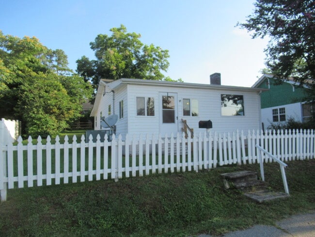 Building Photo - Nice 2 bedroom home located in Lincolnton