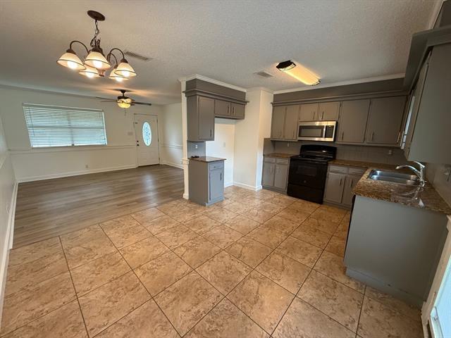 Photo - 231 Redbud St
