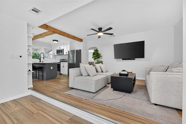 Photo - 2501 Oakdale St S