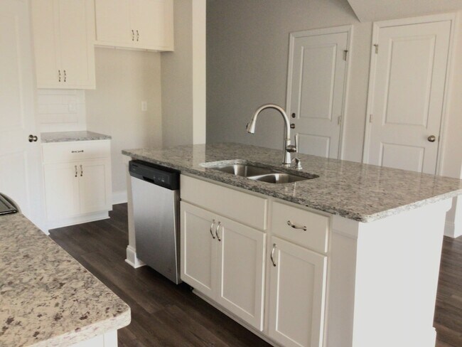 Photo - 605 Hampton Dr