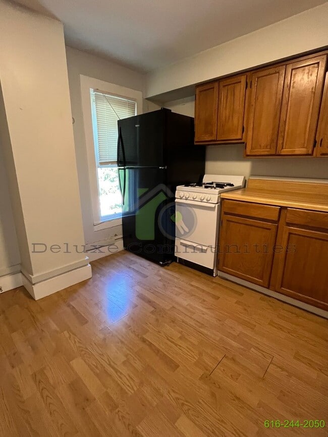 Photo - 1021 Broadway Ave NW Unit 1