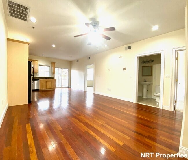 Building Photo - 661 Bennington St Unit 2 Rental
