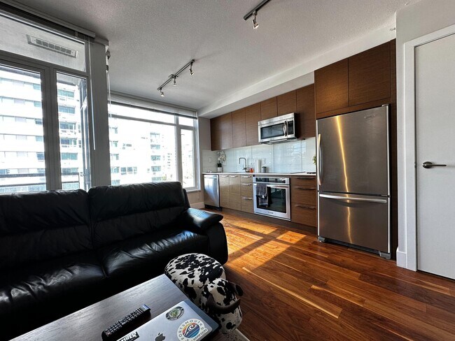 Photo - 111 13th St E