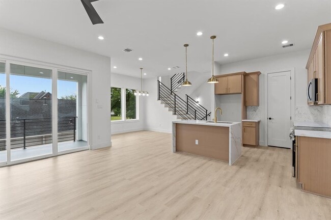 Photo - 3110 Live Oak St House