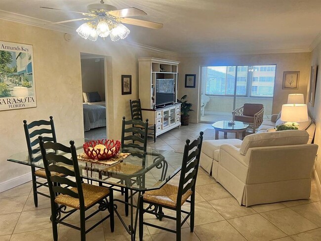 Photo - 1125 W Peppertree Dr Unit 202