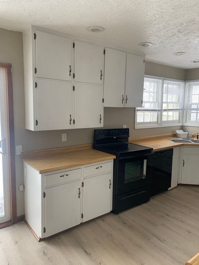 Photo - PRICE REDUCED! 4 Bedroom, 1.5 Bathroom Hou...