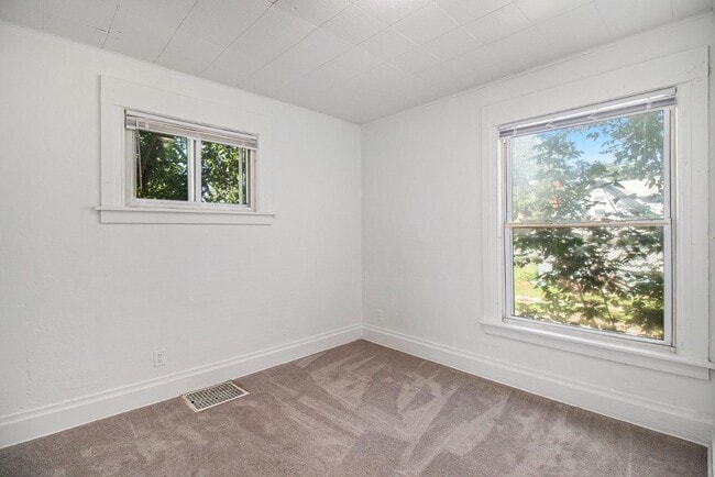 Photo - 147 Isbell St