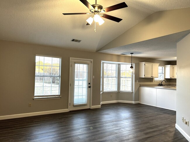 Photo - 3604-3604 Meadowlake Dr