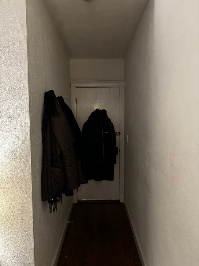 Building Photo - 8 Battery St Unit 6