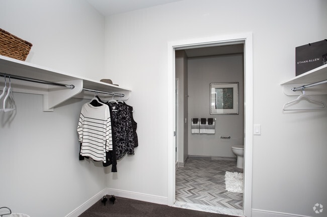 2BR, 2BA - Master Walk-In Closet