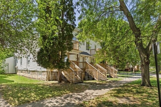 Photo - 1051 Pine Ave NW