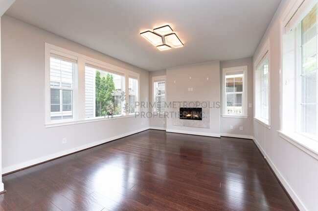 Photo - 1302 Pine Crest Cir NE