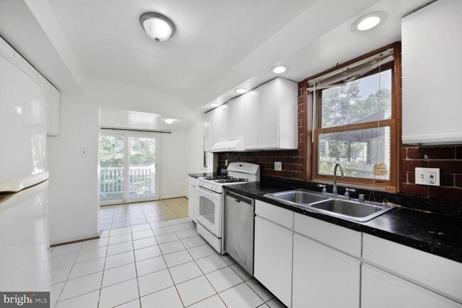 Photo - 9506 52nd Ave