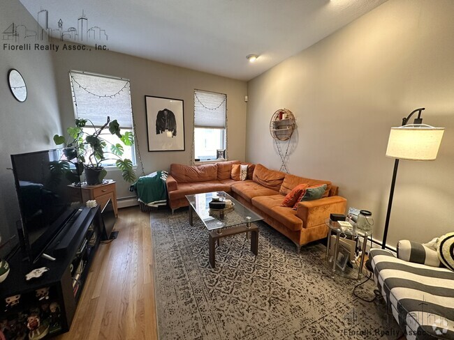 Building Photo - 157 Salem St Unit 3 Rental