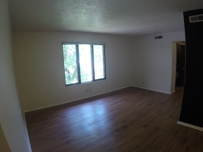 2 BR at 224 S Salisbury Living room