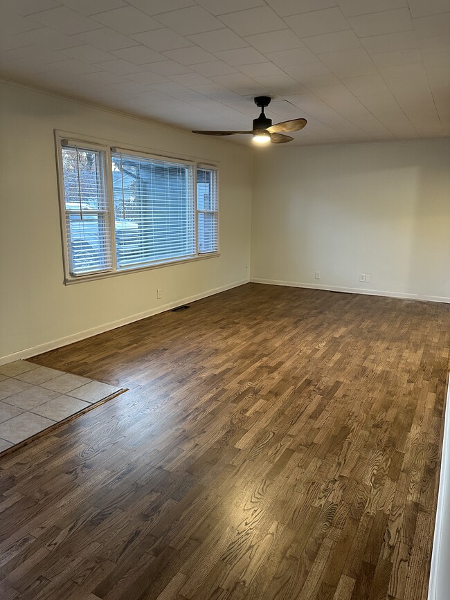 Photo - 615 Barton St