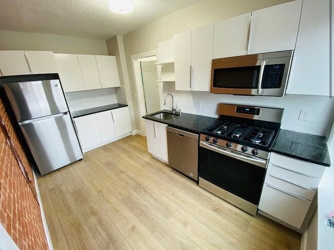 Building Photo - 272 Pleasant St Unit 11