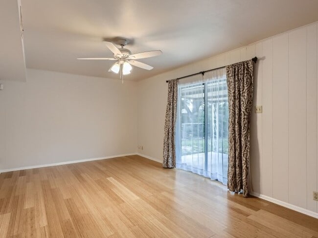 Photo - SPACIOUS HOME!!