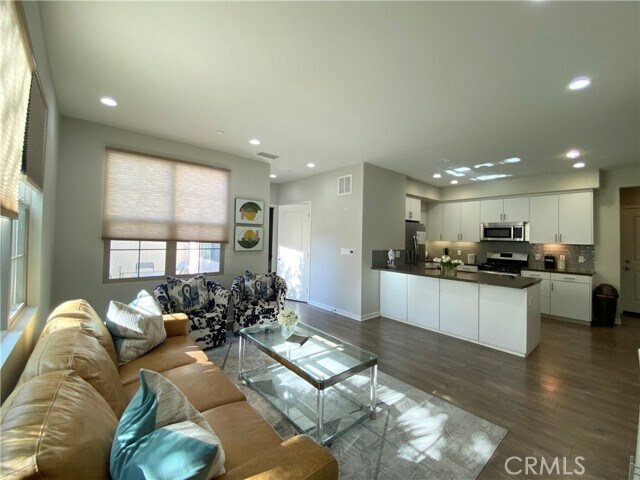 Photo - 57 Bronze Leaf