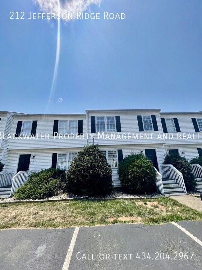 Building Photo - 212 Jefferson Ridge Rd
