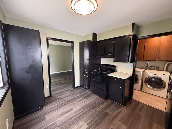 Photo - 122 Hathaway St