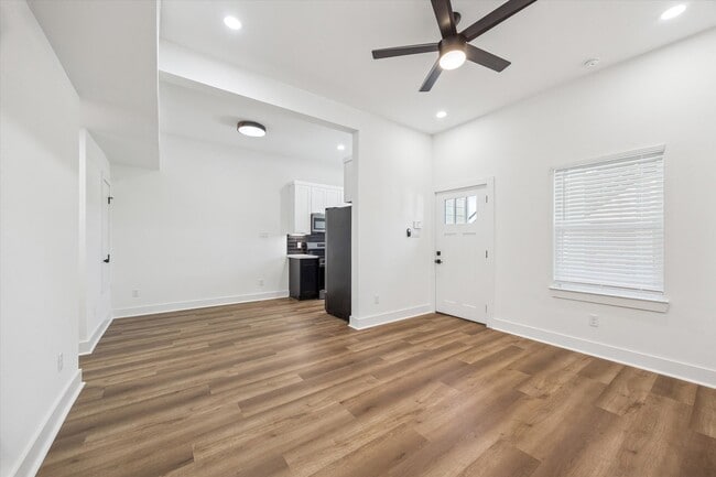 Building Photo - 9806 A/B Pelsey St Rental