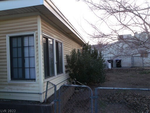 Photo - 123 W Victory Rd House