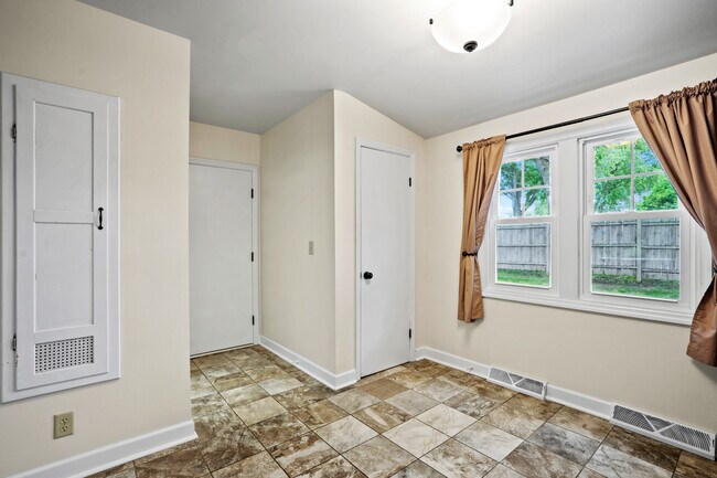 Photo - 853 Thackeray Trl Unidad Townhome