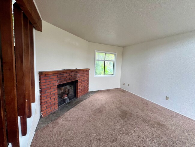 Photo - 2090-2102 Unit 2102