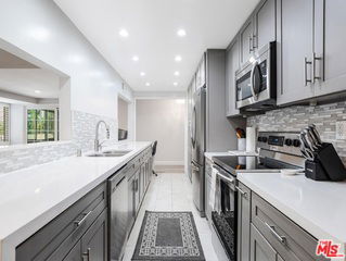 Photo - 441 N Oakhurst Dr